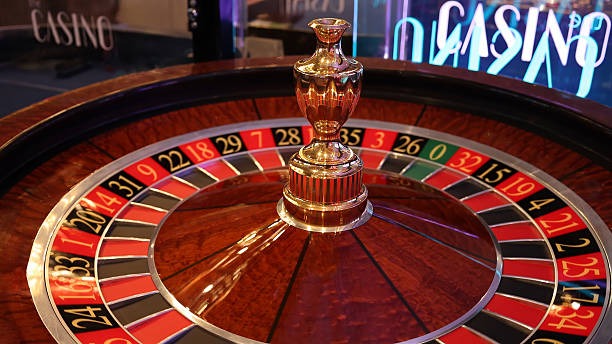 Live dealer table with multiple camera angles